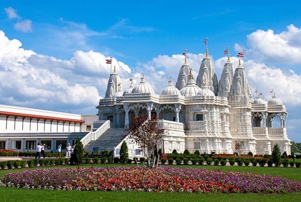 A traditional arti performed at BAPS centers worldwide